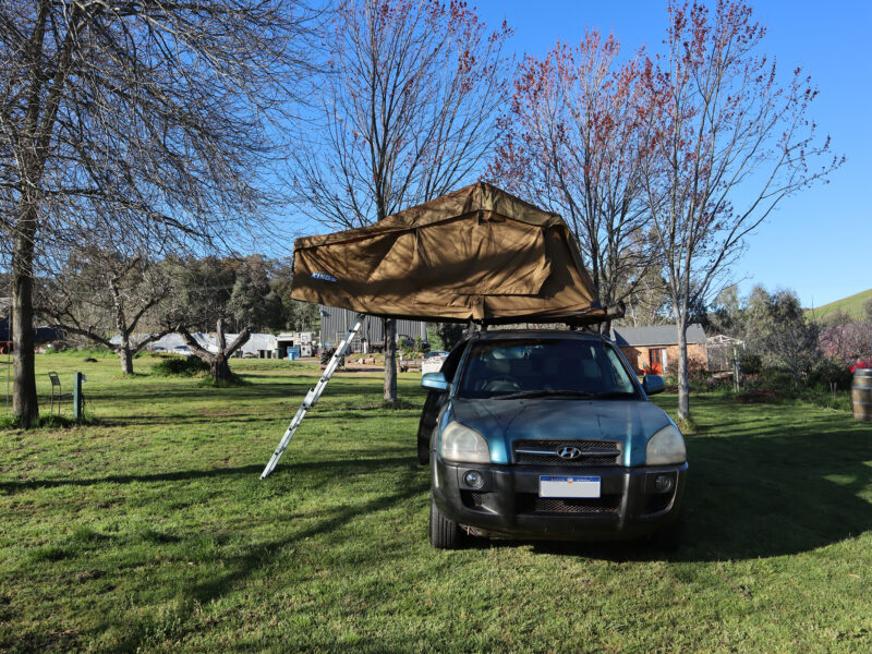 Dormir dans une tente de toit en Australie : est-ce que c'est safe ?